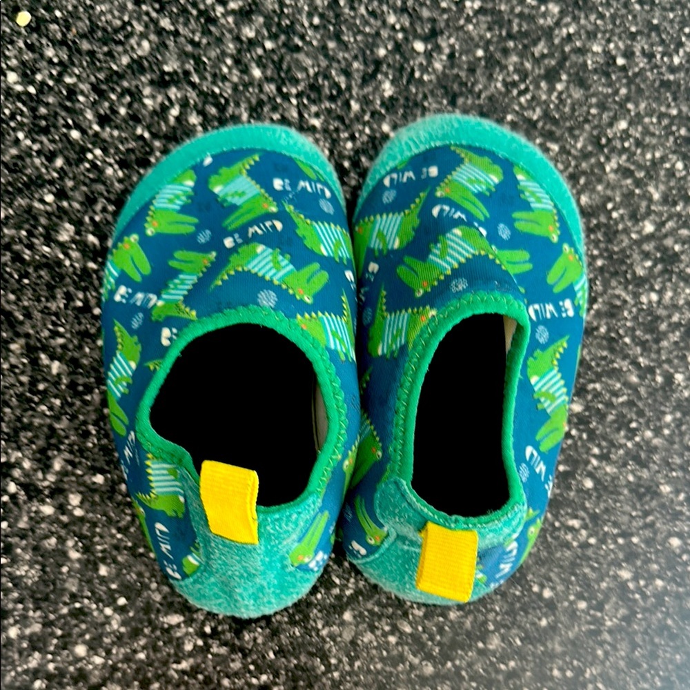 2 pairs - Kids Alligator Dinosaur Pattern Slip-On Water Shoes 6 -6.5 Toddler